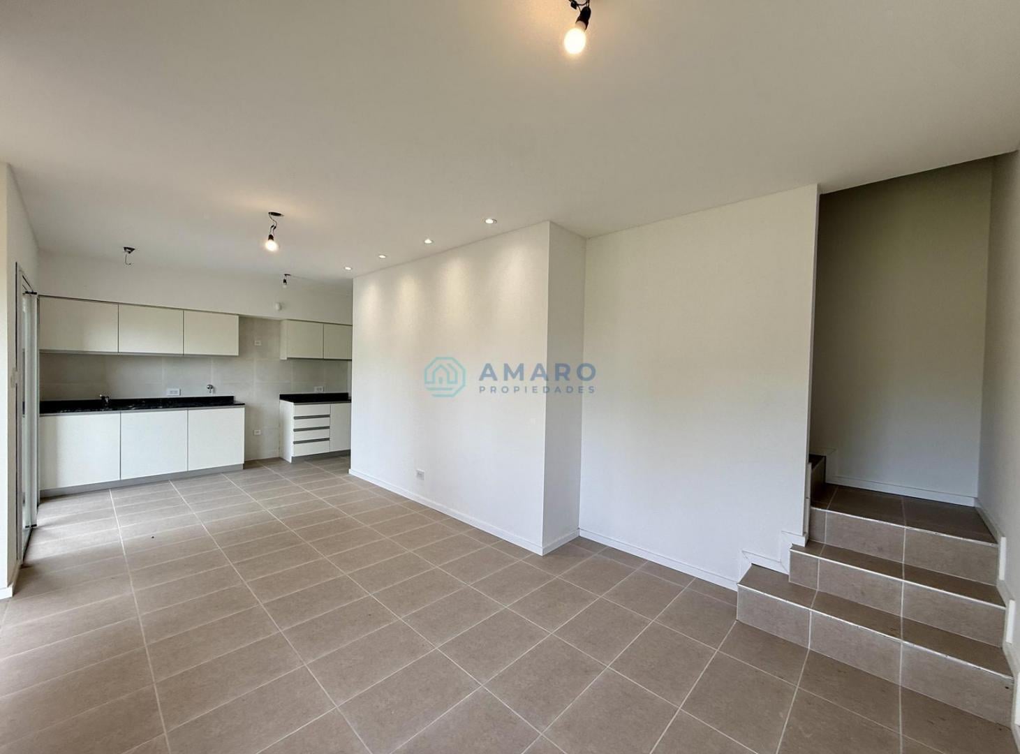 Foto de VENTA · DUPLEX · DOS DORMITORIOS · JARDÍN · PARRILLERO · TIERRA DE, imagen 1