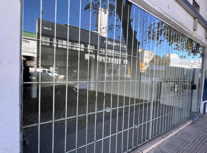Inmejorable Local Comercial Con Depósito / Vivienda . Sin Expensas! 2