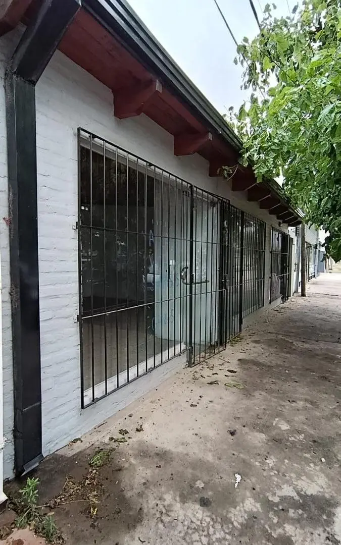Local en Barrio Villa del Parque 2
