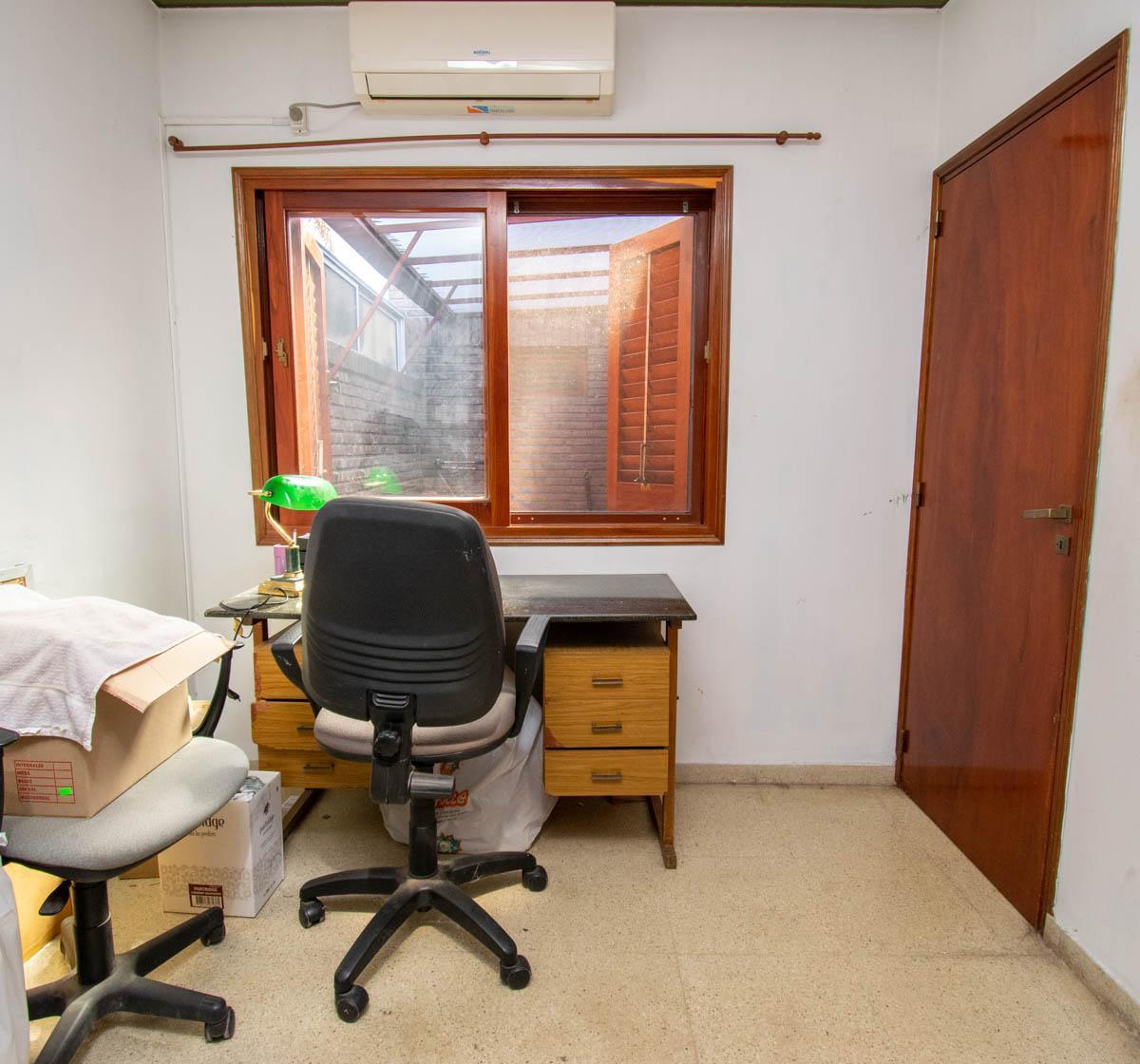 Gran Casa a Una Cuadra de Av Gral. Paz. Guadalupe Residencial 4