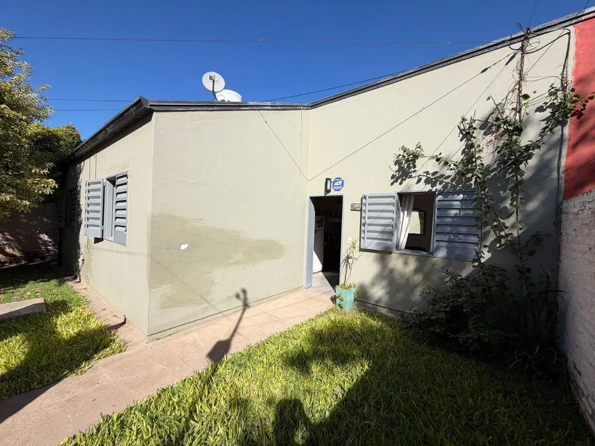 Casa de 3 Dormitorios con Patio a 50mts de calle Alberdi, Santo Tome. 3