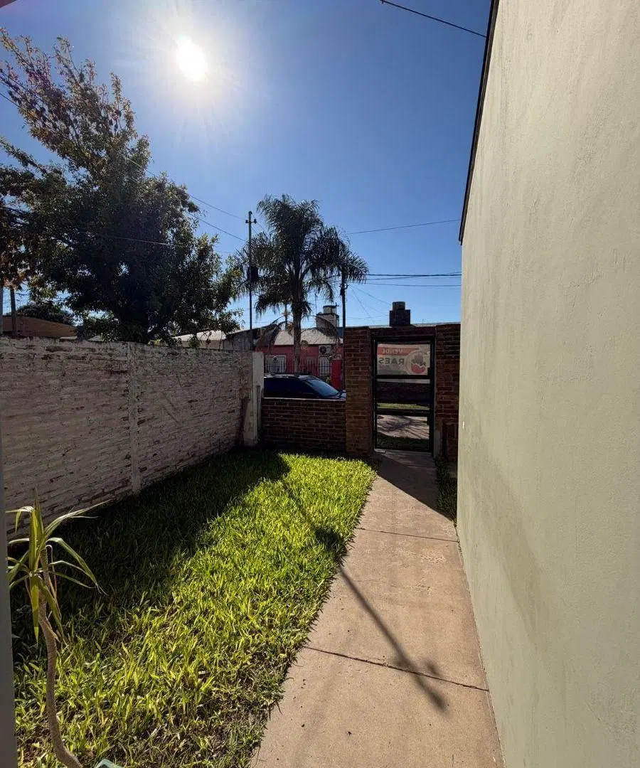 Casa de 3 Dormitorios con Patio a 50mts de calle Alberdi, Santo Tome. 8