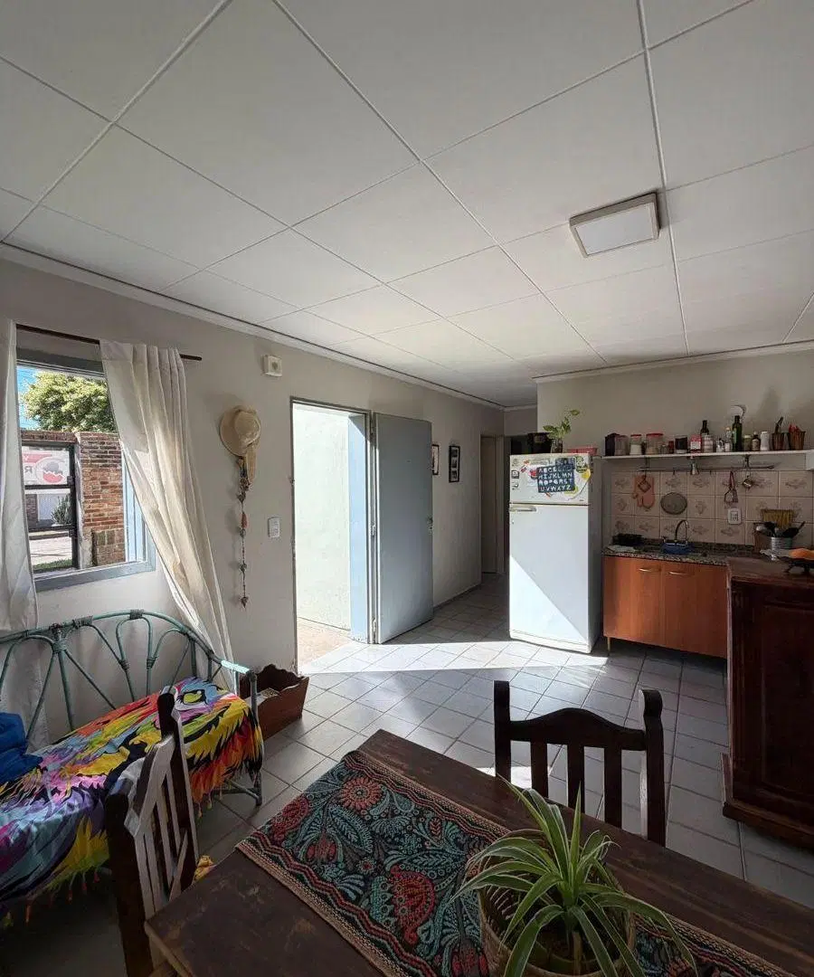 Casa de 3 Dormitorios con Patio a 50mts de calle Alberdi, Santo Tome. 2