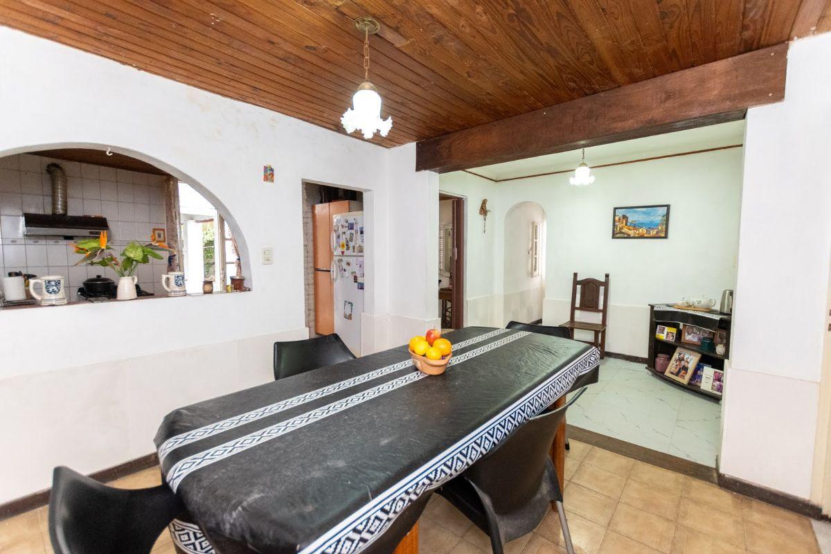 Foto de Casa de 3 dormitorios, patio y cochera., imagen 1