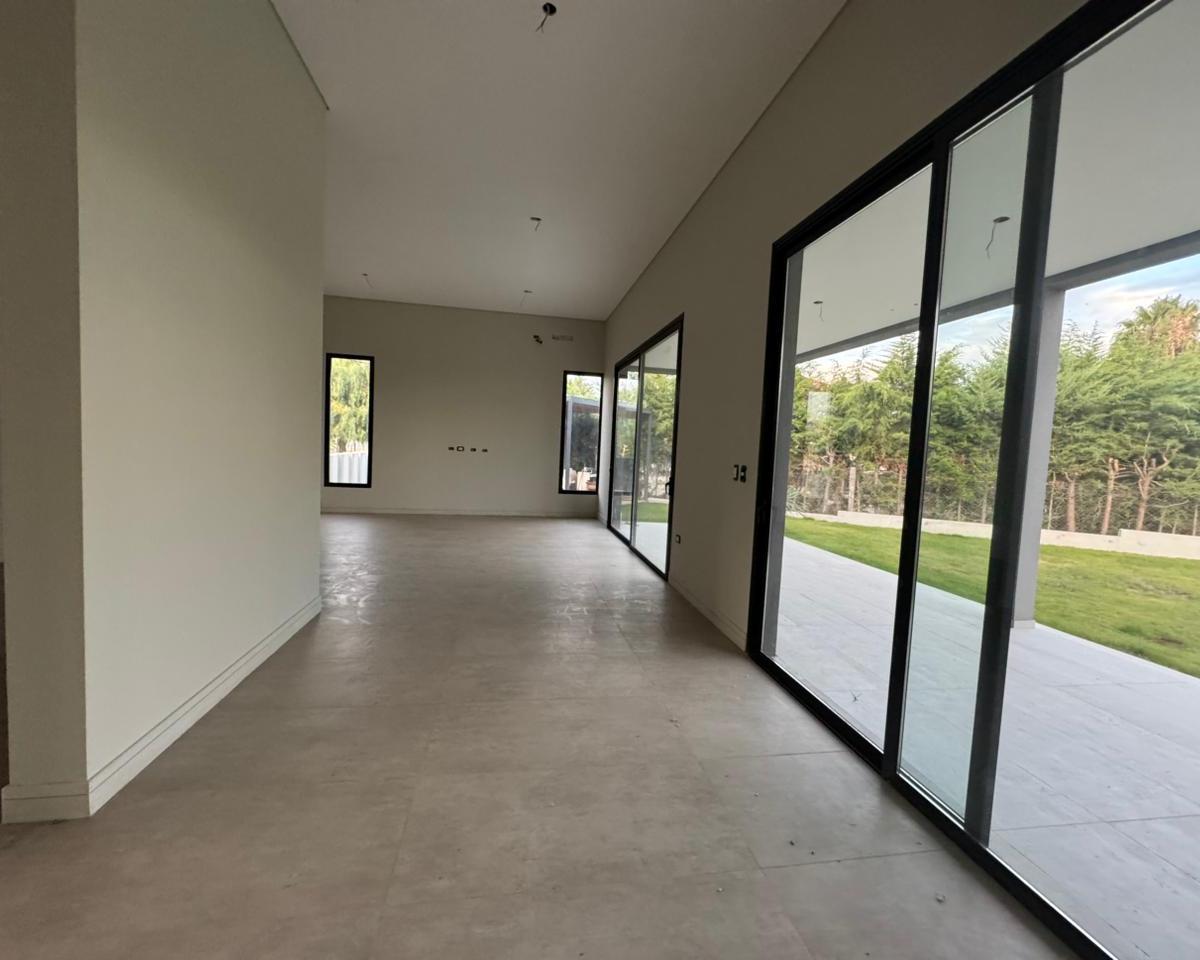 Casa a Estrenar en Venta en Barrio Privado Palmares 5