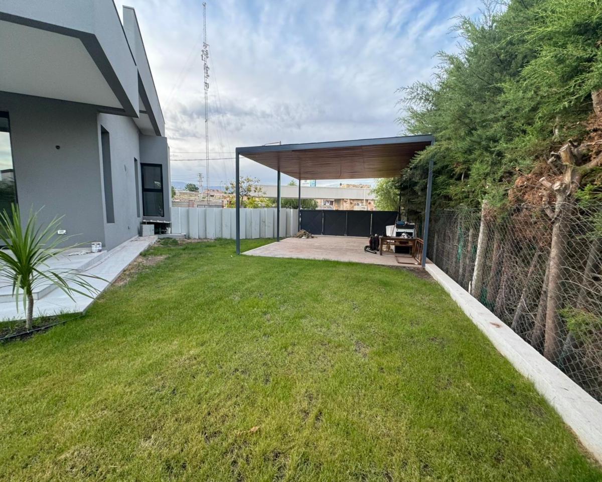 Casa a Estrenar en Venta en Barrio Privado Palmares 2