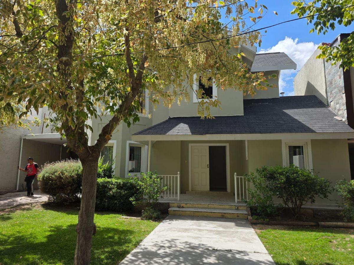 CASA EN VENTA BARRIO CLUB DE CAMPO GUAYMALLEN