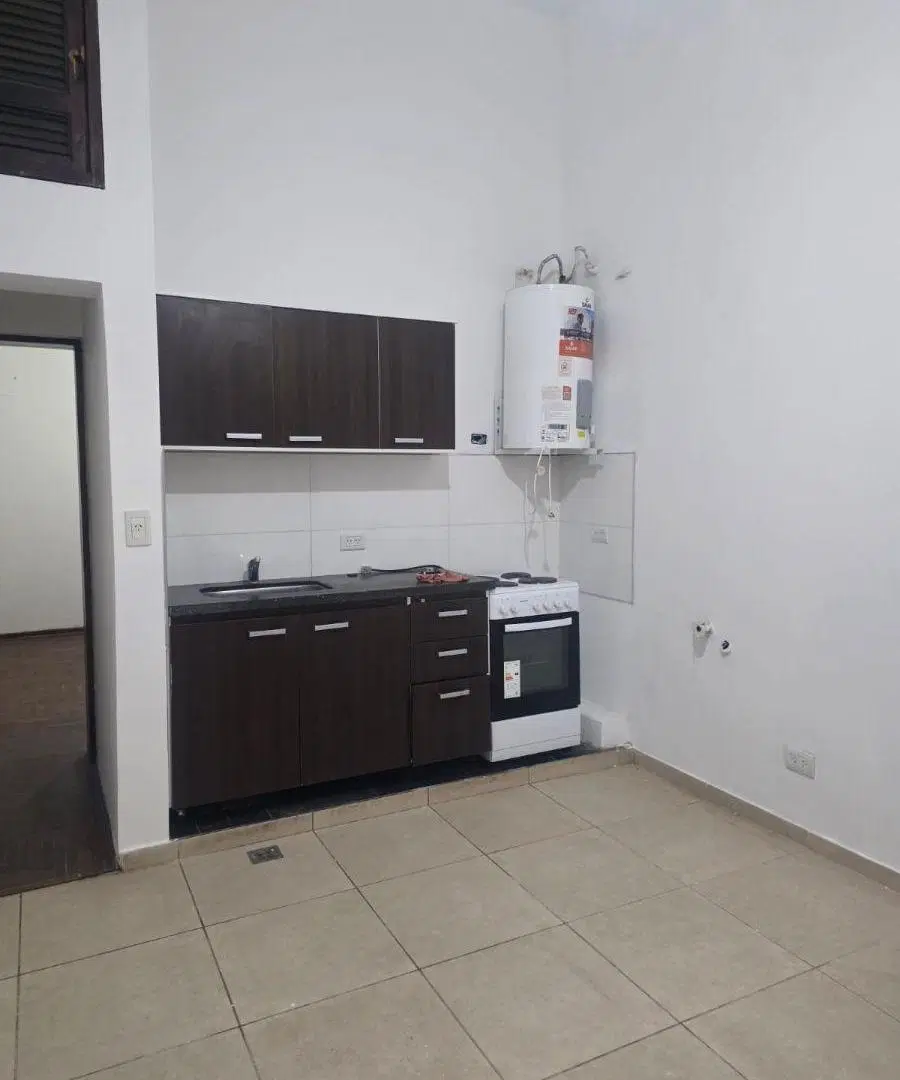 DEPARTAMENTO EN ALQUILER CALLE LISANDRO MOYANO LAS HERAS 8