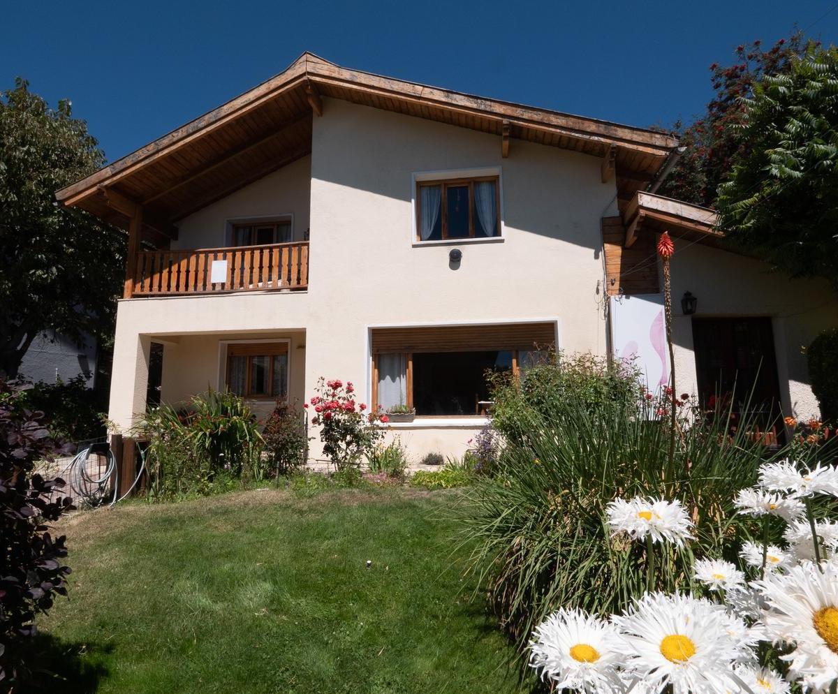 Complejo Multifuncional: Consultorios, Departamentos y Cabaña en Barrio Melipal, Bariloche 2