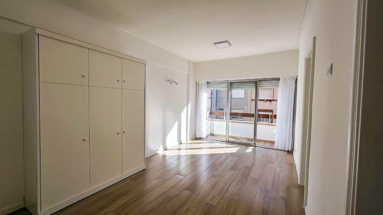 Foto de 1 AMB totalmente RECICLADO c/ Balcón saliente a la calle, imagen 3