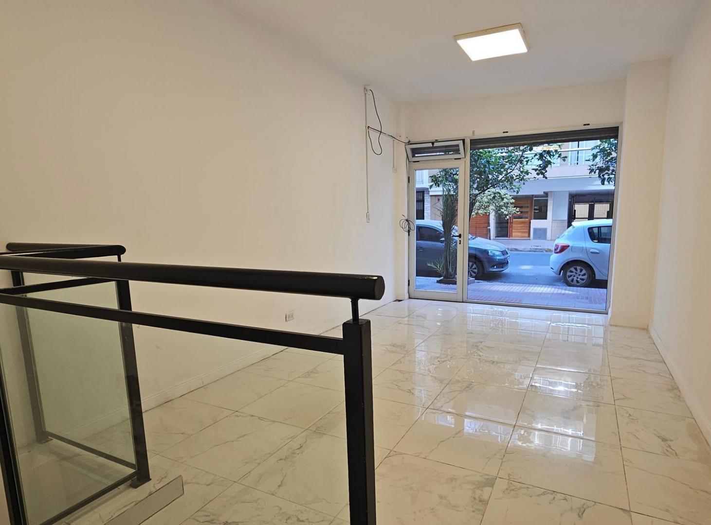 Foto de Alquiler 24 meses - Local a la calle en importante zona Comercial, imagen 2