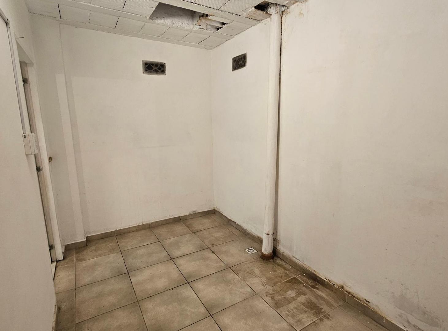 Foto de Alquiler 24 meses - Local a la calle en importante zona Comercial, imagen 4
