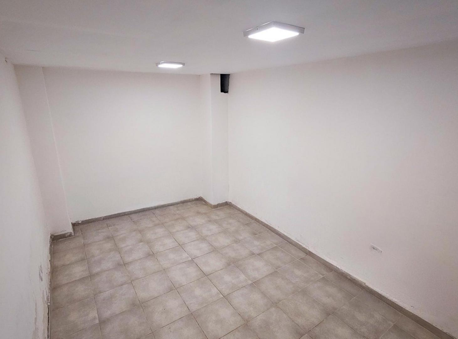 Foto de Venta - Local a la calle en importante zona Comercial, imagen 3
