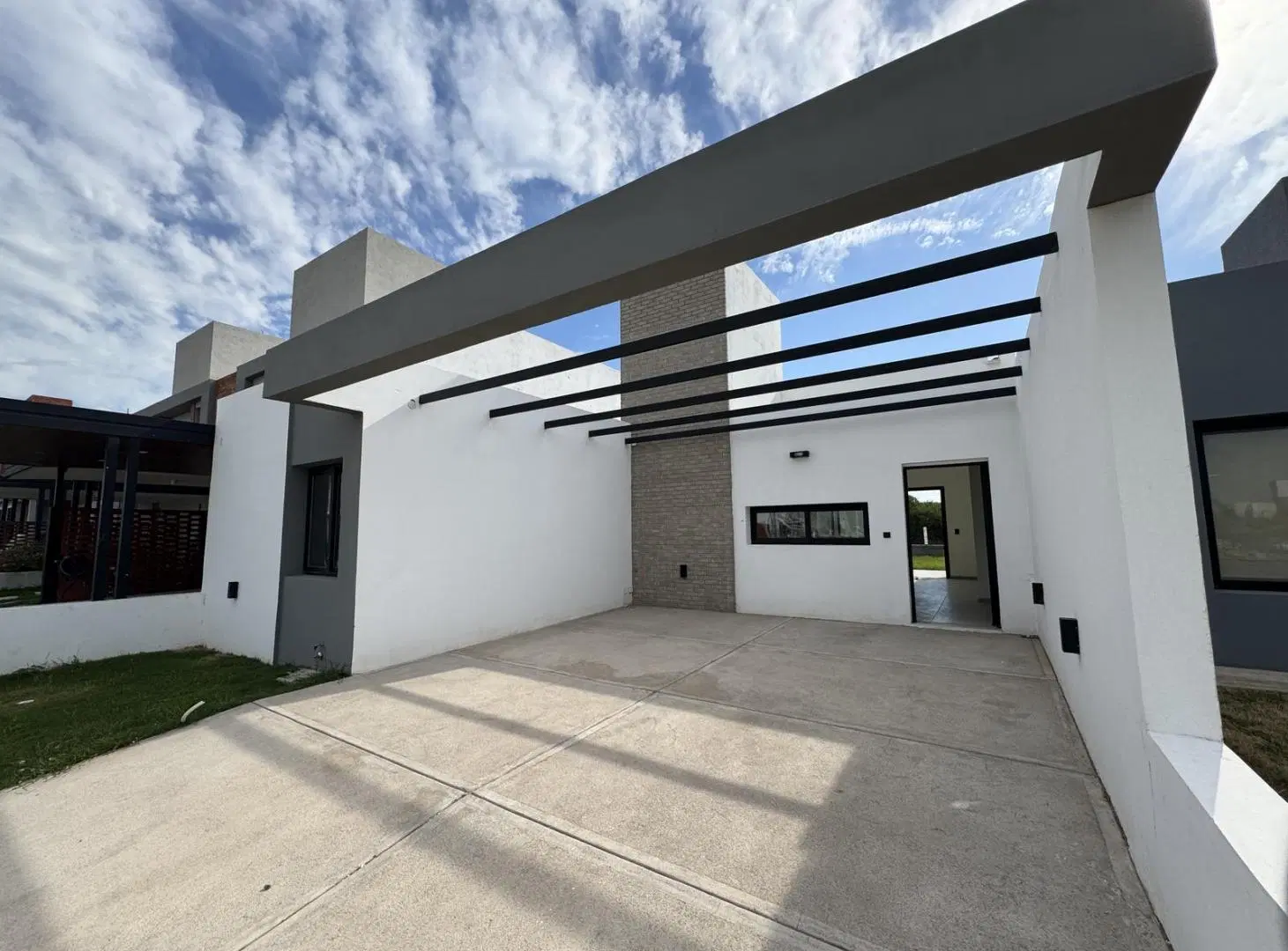 Casa 2 dormitorios y escritorio - Docta - Frente a Plaza 2