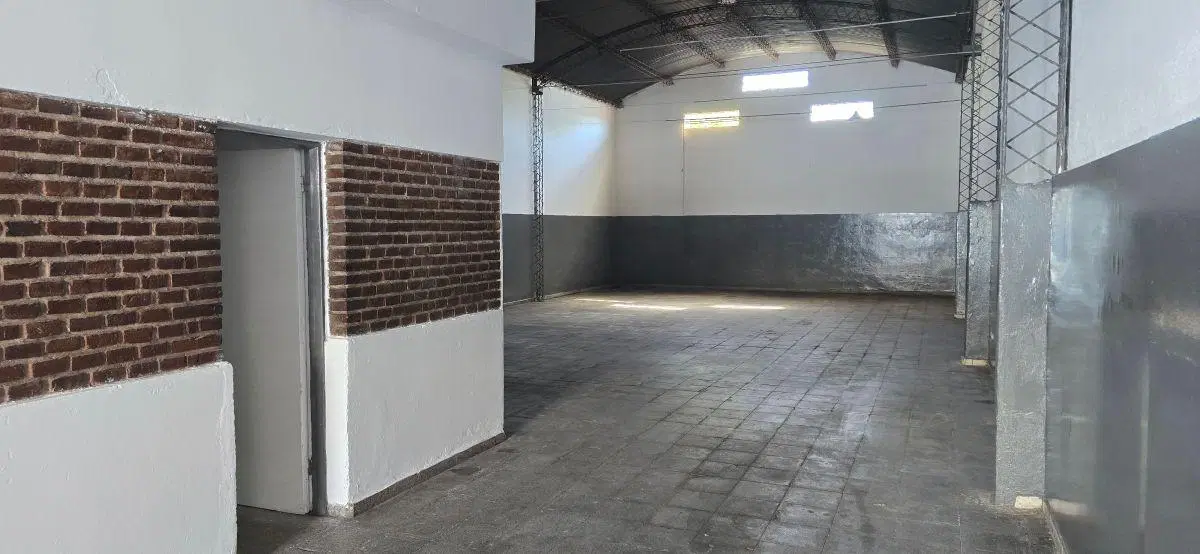 San Vicente Galpon con entrepiso impecable 4