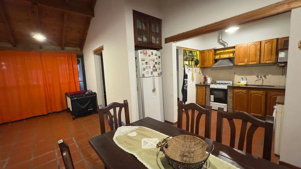 Casa con 3 dormitorios y 350 m² en venta en Poeta Lugones 8