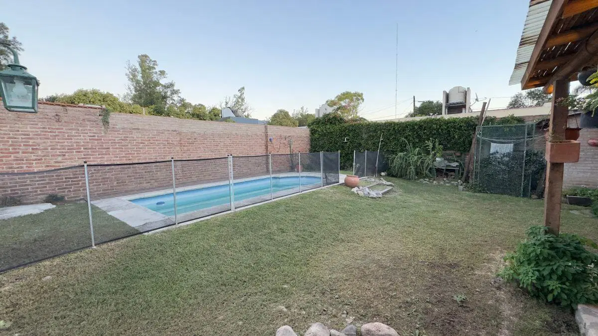 Casa con 3 dormitorios y 350 m² en venta en Poeta Lugones 2