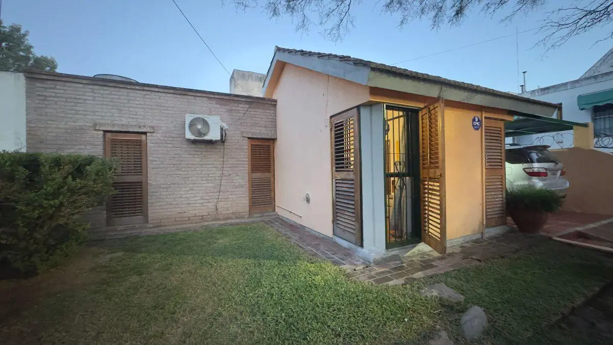 Casa con 3 dormitorios y 350 m² en venta en Poeta Lugones 1