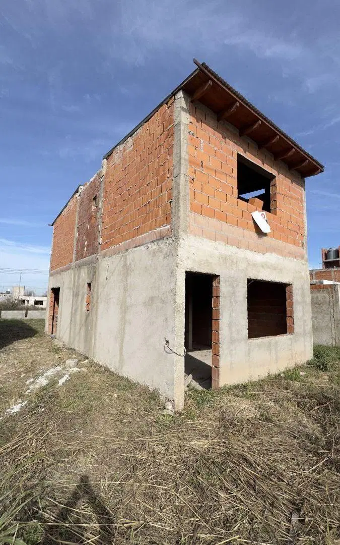 Casa en venta con 200 m² en Argüello Norte 2