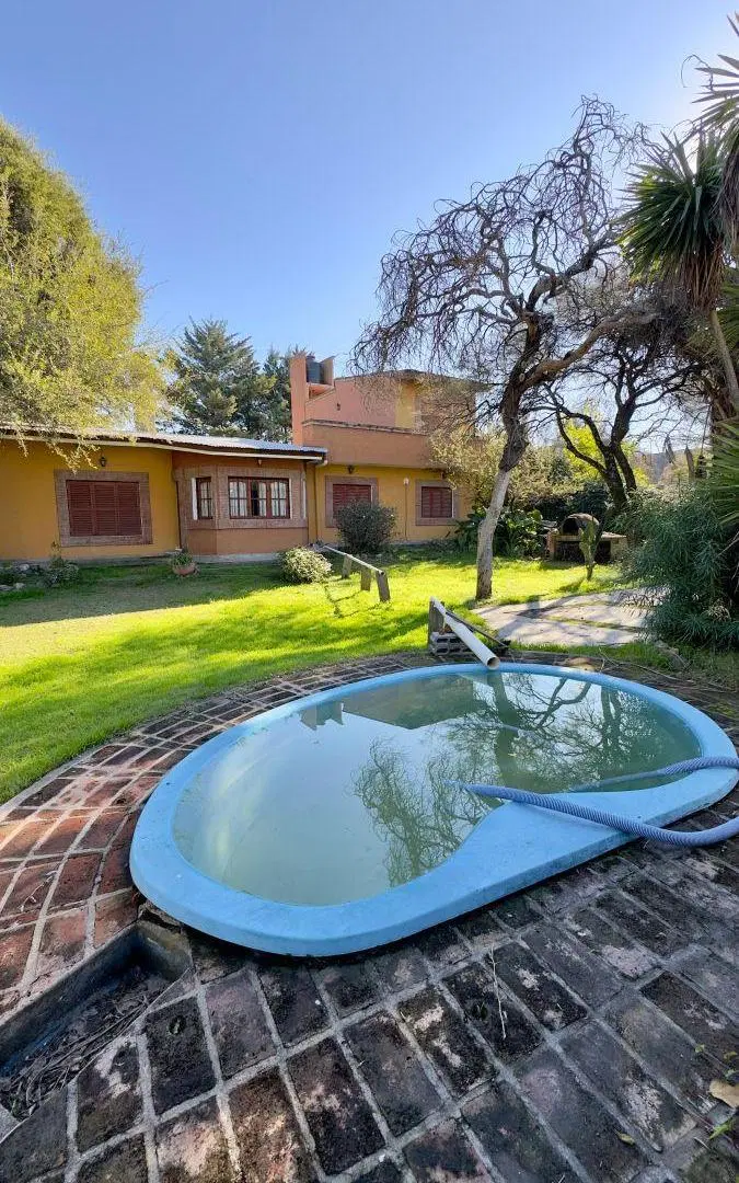 El Talar Casa en venta con 1124 m² totales 423 cubiertos 5