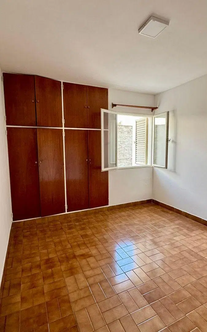 Alquilo dpto de 1 dorm sobre Av. 24 se Septiembre B° General paz 8