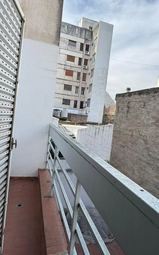 Alquilo dpto de 1 dorm sobre Av. 24 se Septiembre B° General paz 3