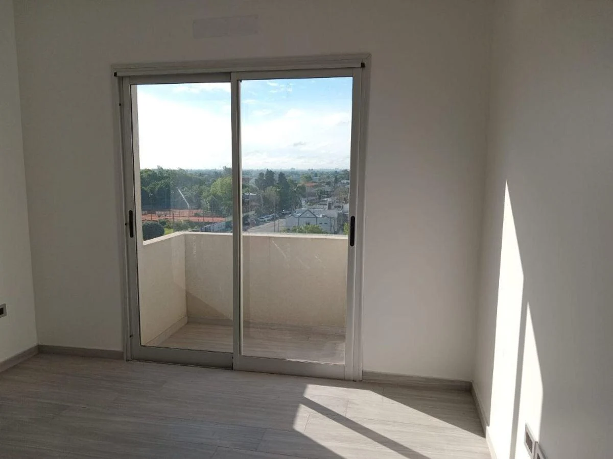 Foto de Departamento Semipiso 2 Ambientes en Alquiler en Quilmes Oeste, imagen 2