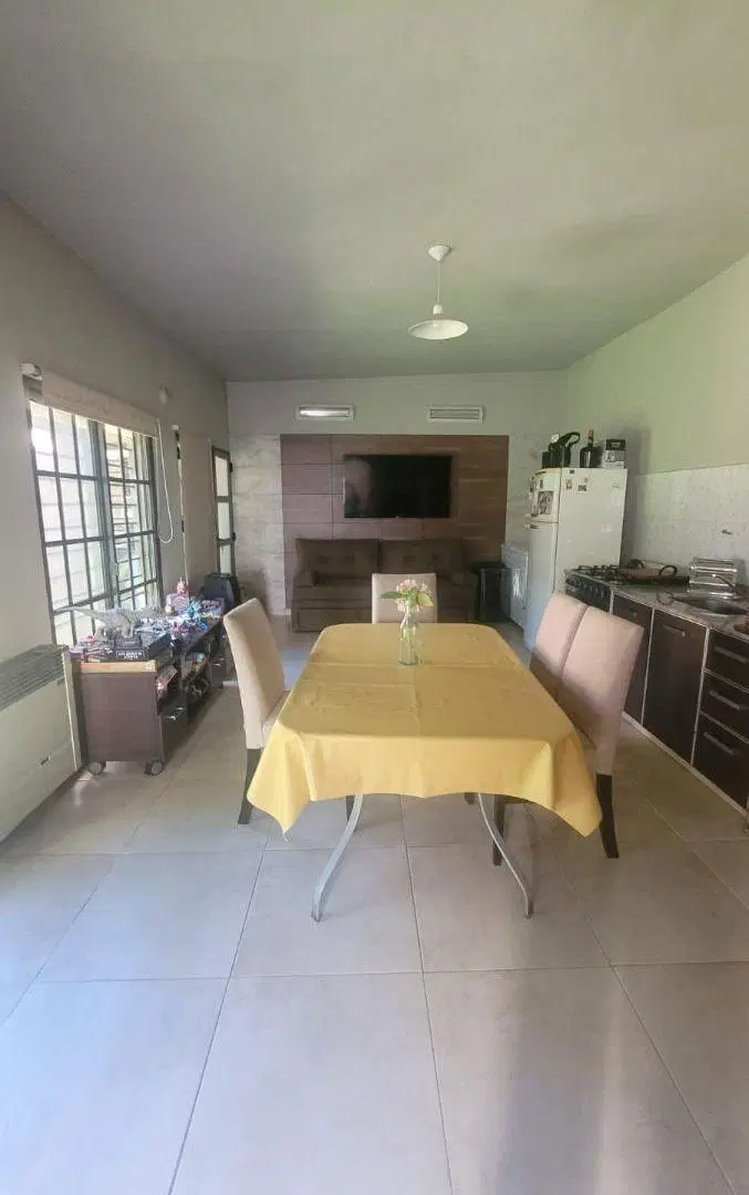 CHALET DE CATEGORIA SOBRE QUILMES OESTE 2