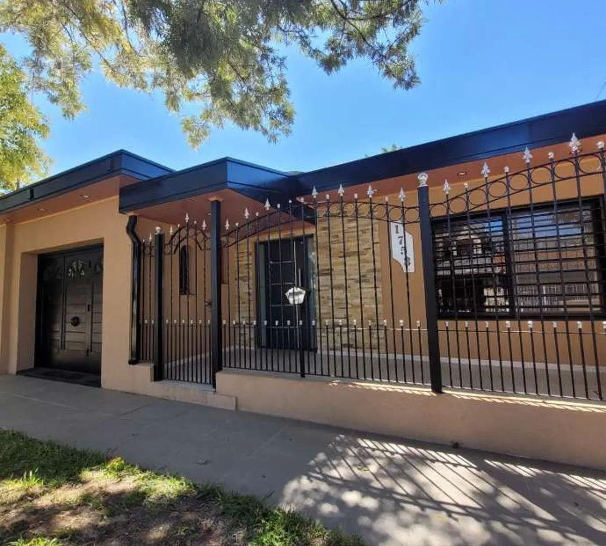 IMPECABLE CHALET A NUEVO 1