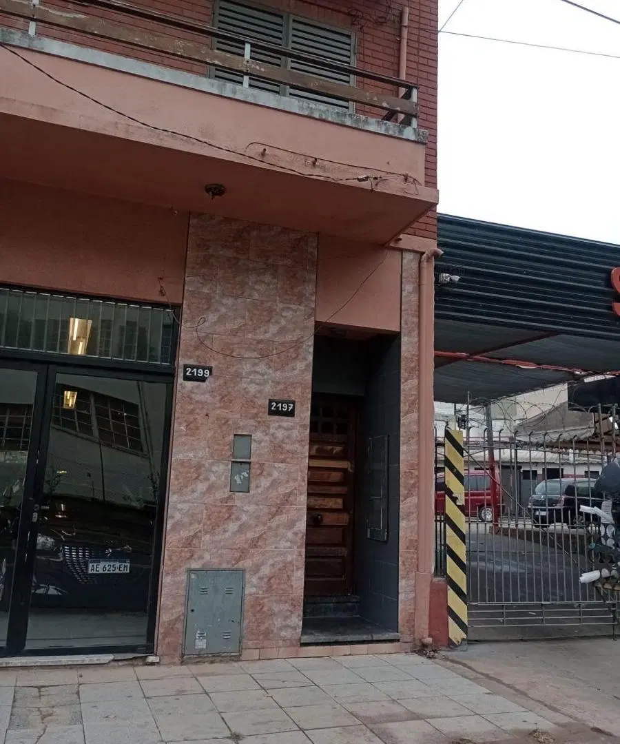 DEPARTAMENTO 3 AMBIENTES SOBRE QUILMES OESTE 4