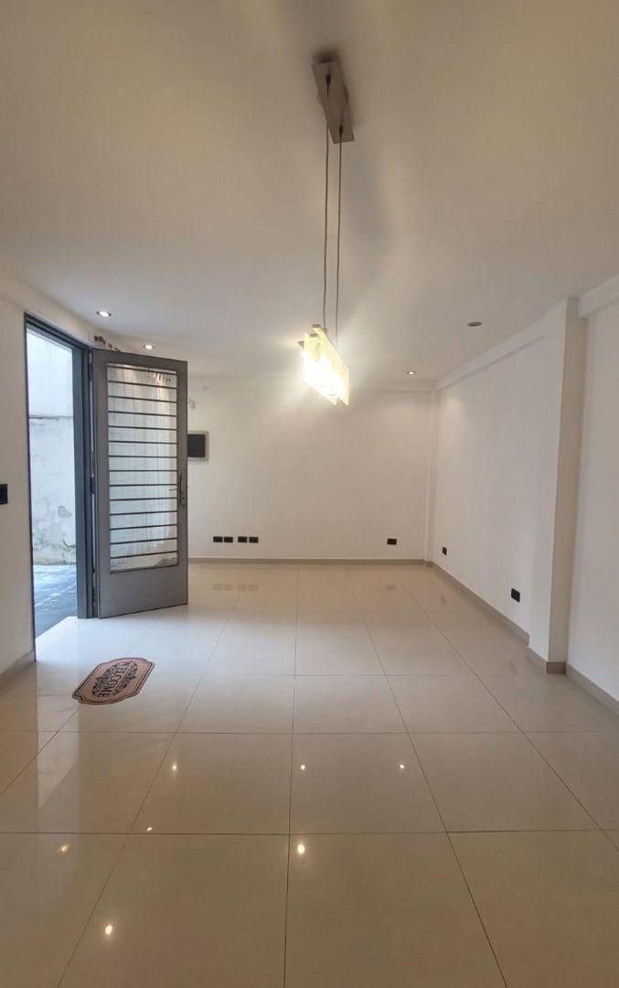 Foto de EXCELENTE TRIPLEX SOBRE QUILMES CENTRO, imagen 2