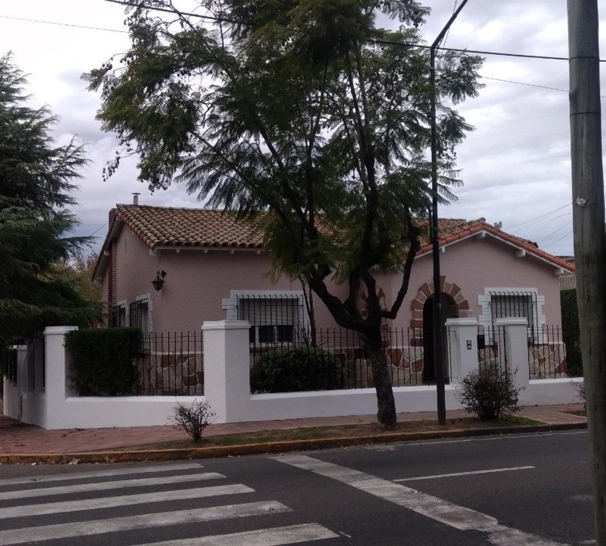 Casa Chalet en Venta Ubicado en San Fernando, G. B. a. Zona Norte, Argentina 1