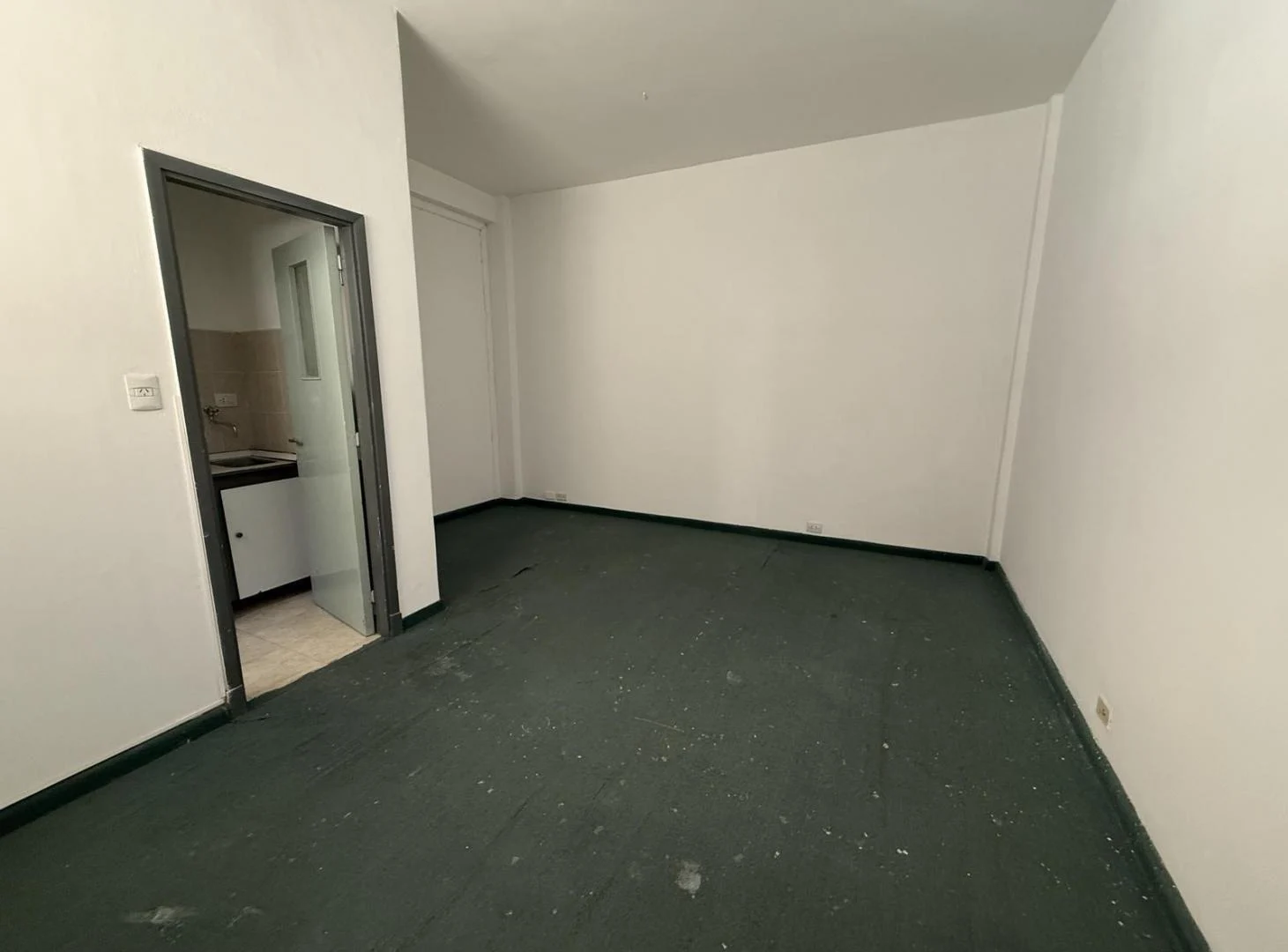 OFICINA CON BAÑO EN EL CENTRO