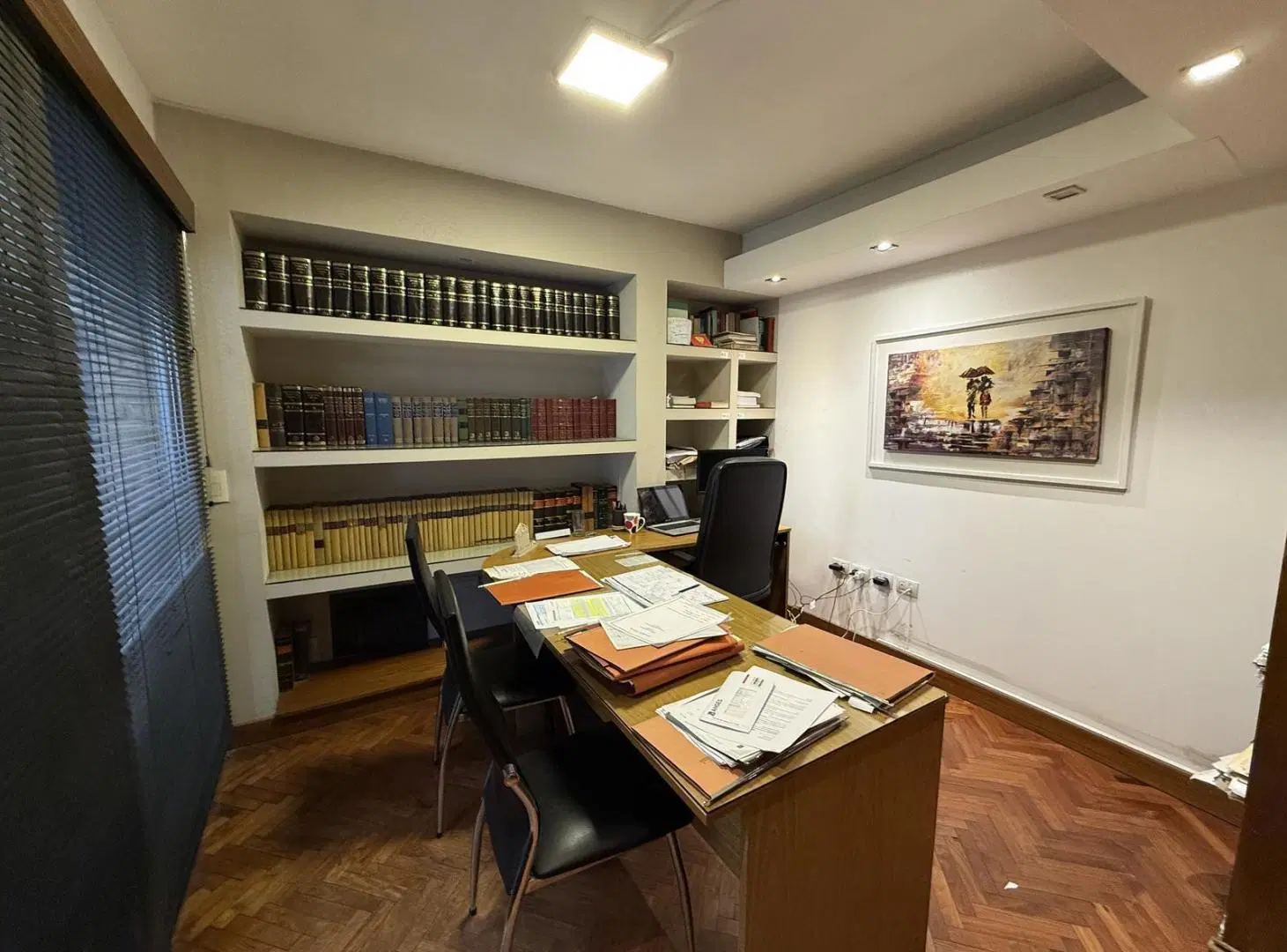 OFICINAS A DOS CUADRAS DE TRIBUNALES 1 8