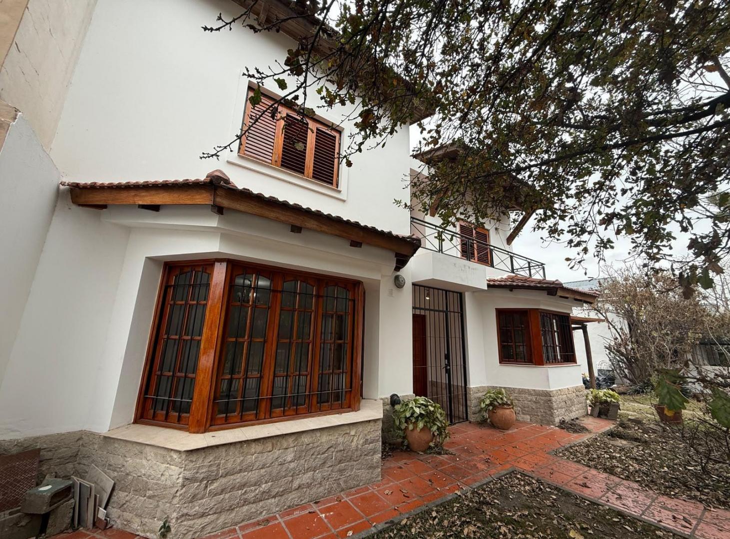 Foto de CASA DE 3 DORMITORIOS Y 3 BAÑOS - LA MEJOR ZONA DE ARGUELLO, imagen 2
