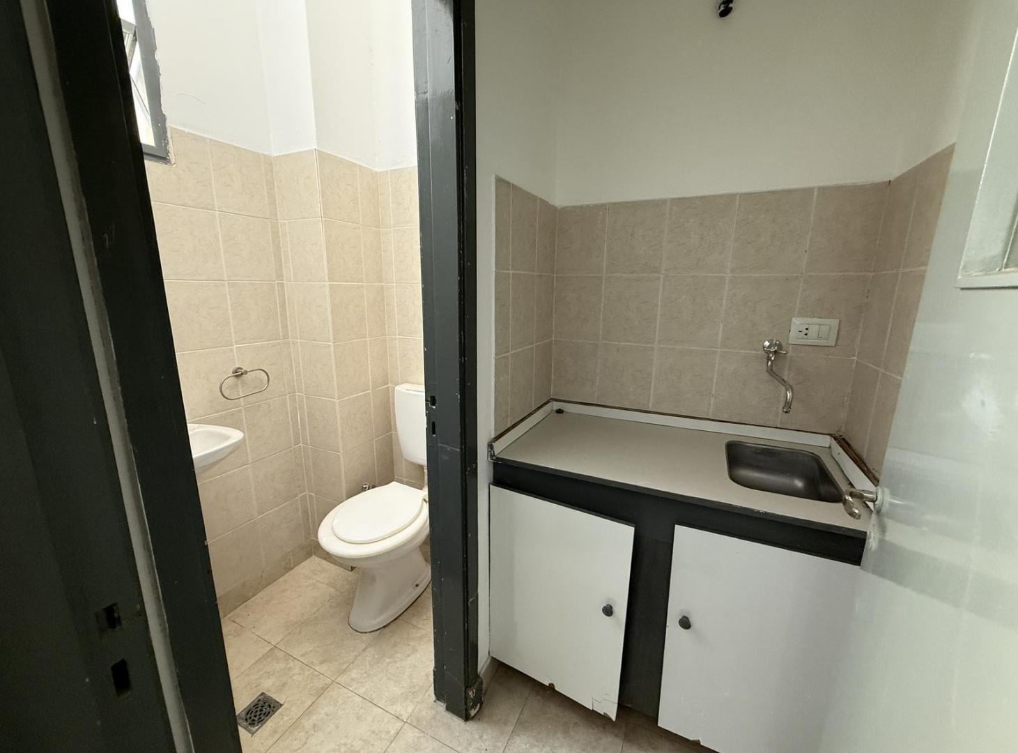 Foto de OFICINA CON BAÑO EN EL CENTRO, imagen 3