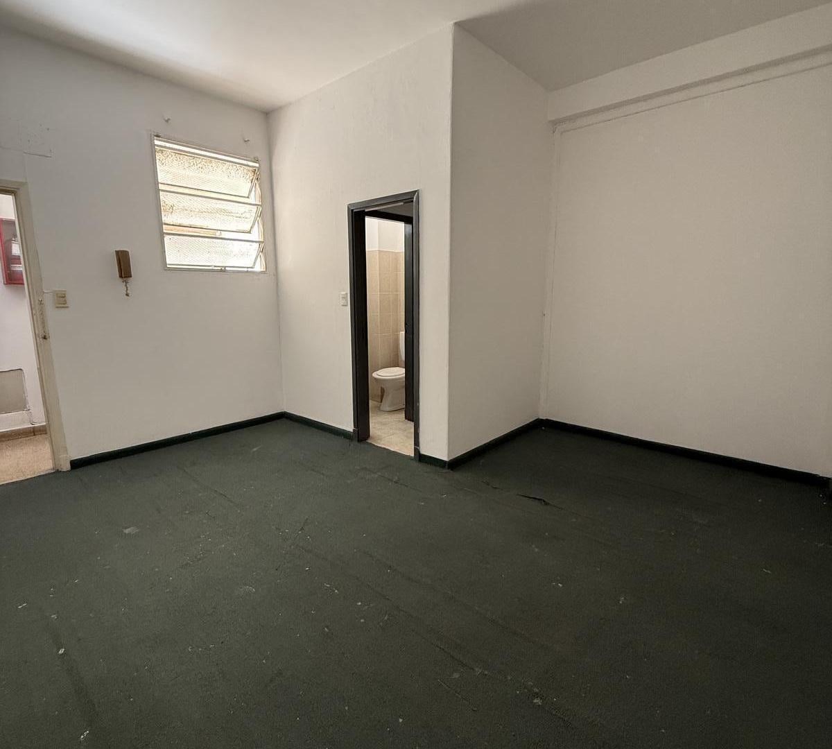 Foto de OFICINA CON BAÑO EN EL CENTRO, imagen 5