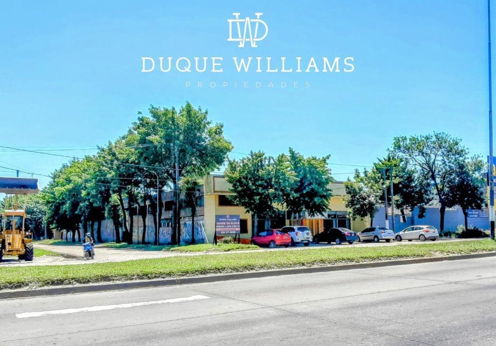 Esquina Comercial 2.690 m² Av Champagnat | Autovía 2