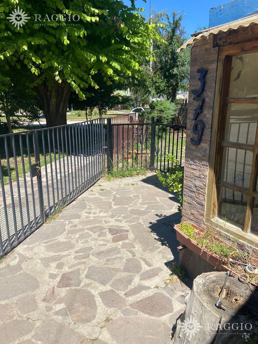 Casa de 6 Ambientes de Dos Pisos en Importante Ubicación. (Mn - 28) 5