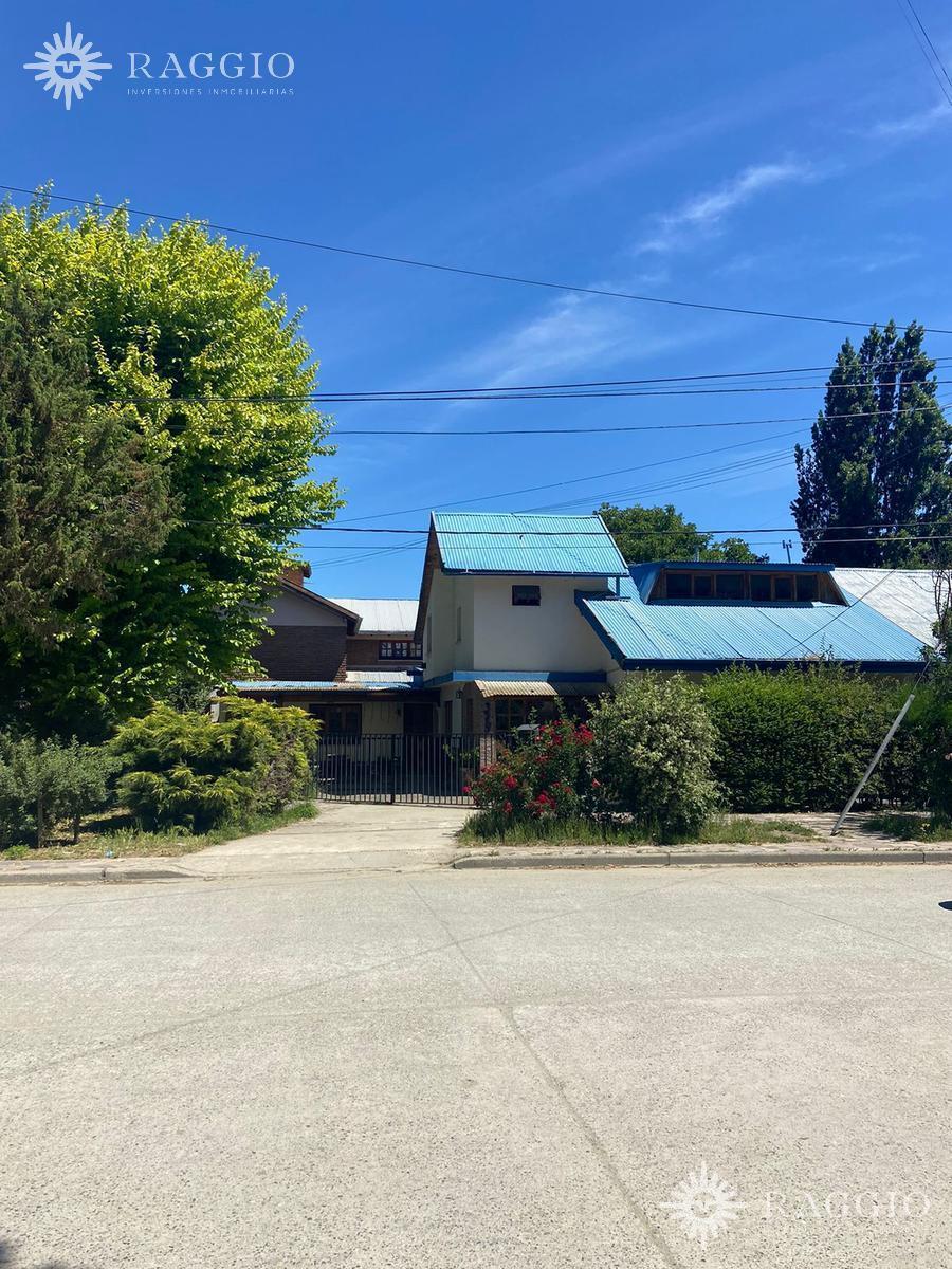 Casa de 6 Ambientes de Dos Pisos en Importante Ubicación. (Mn - 28) 3