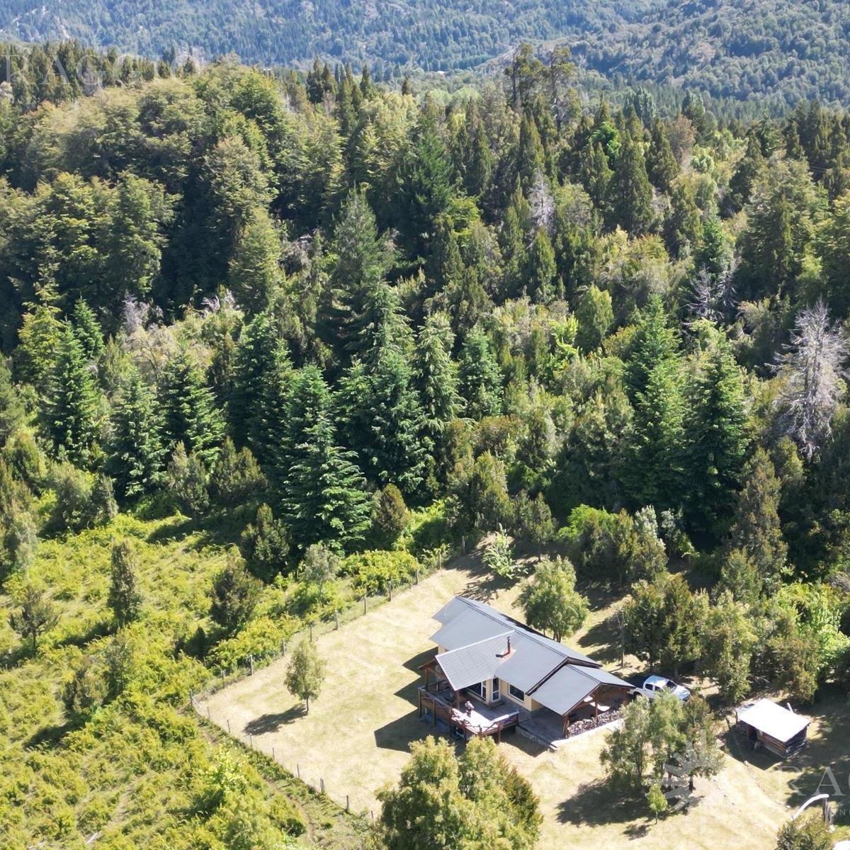 Terreno de 28,5 HA, con casa de 130 m2, Arroyo interno, Mallín Ahogado, El Bolsón (CR-158)
