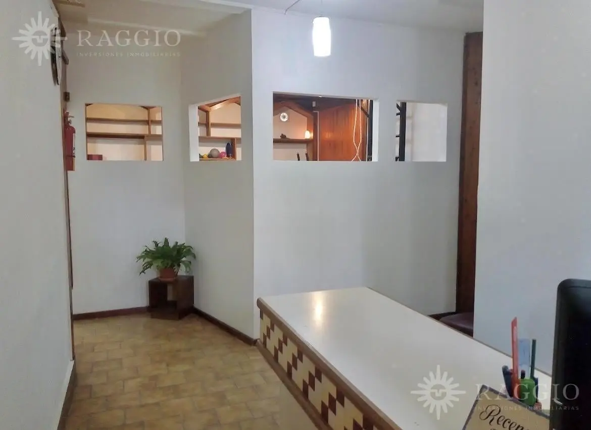 Casa céntrica en El Bolson  con gran potencial de inversion (NR-15) 2