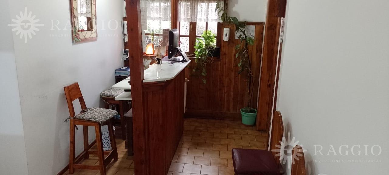 Foto de Casa céntrica en El Bolson con gran potencial de inversion (NR-15), imagen 5