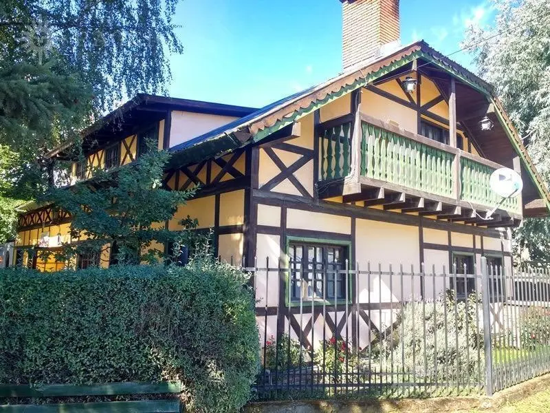 Casa céntrica en El Bolson  con gran potencial de inversion (NR-15) 3