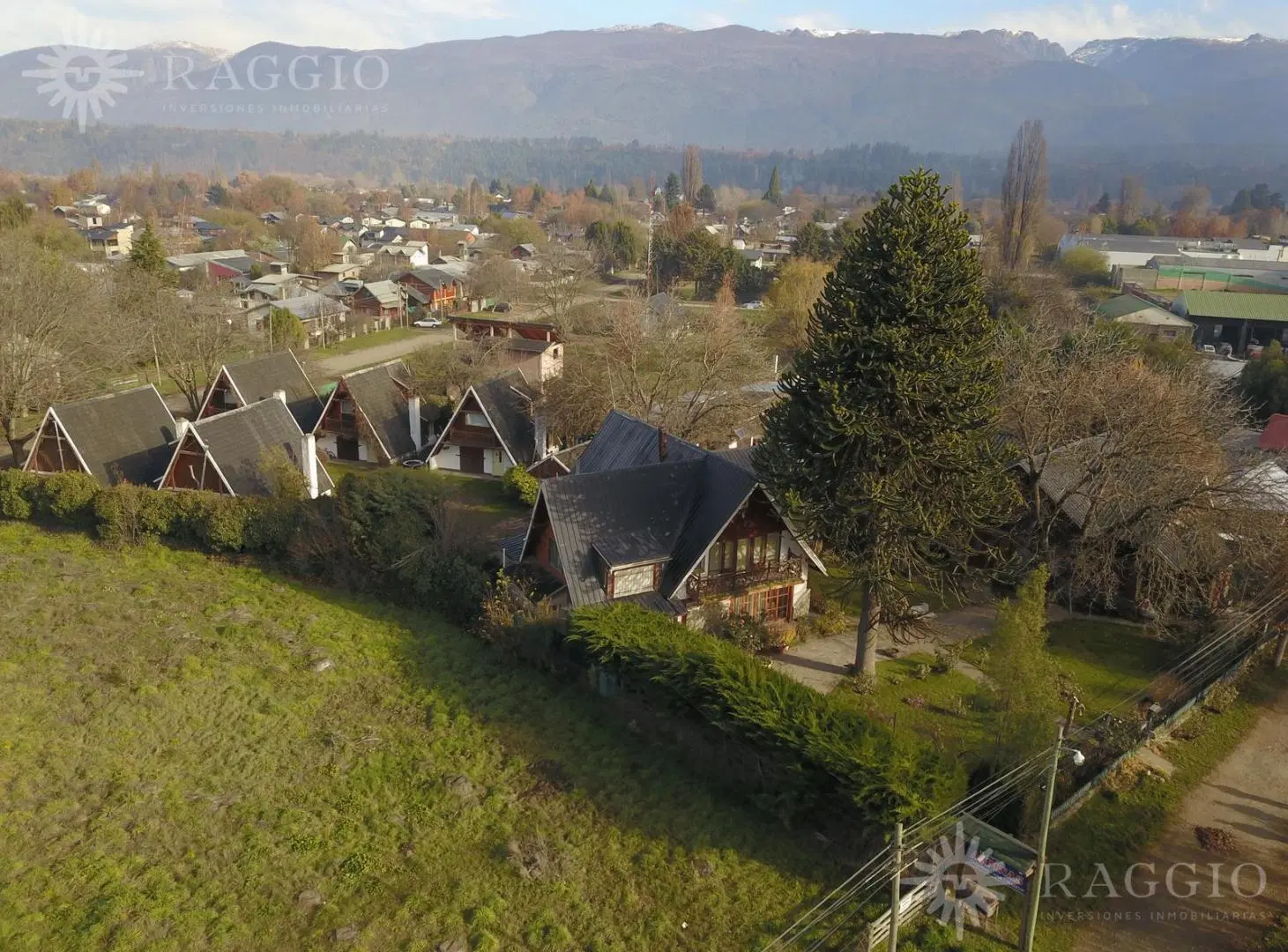 Casa estilo Chalet de 467m2 y 7 habitaciones sobre Ruta 40 Sur, El Bolsón - Patagonia (EZ-74) 2