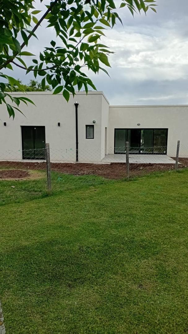 Foto de Venta de Casa en San Eduardo. 4 ambientes. Pilar del Este, imagen 2