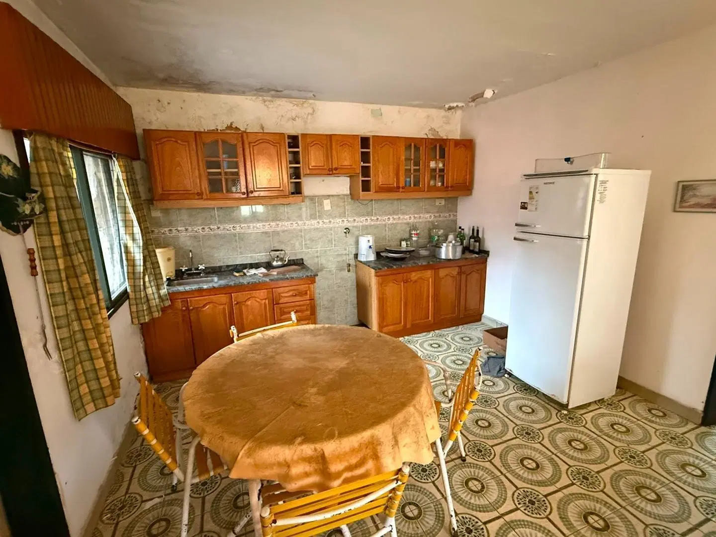 Casa en Venta a reciclar- Barrio Montecarlo 4
