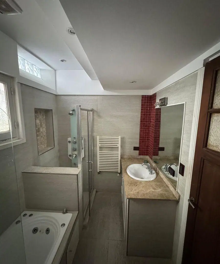 Casa para uso comercial zona Guemes 5