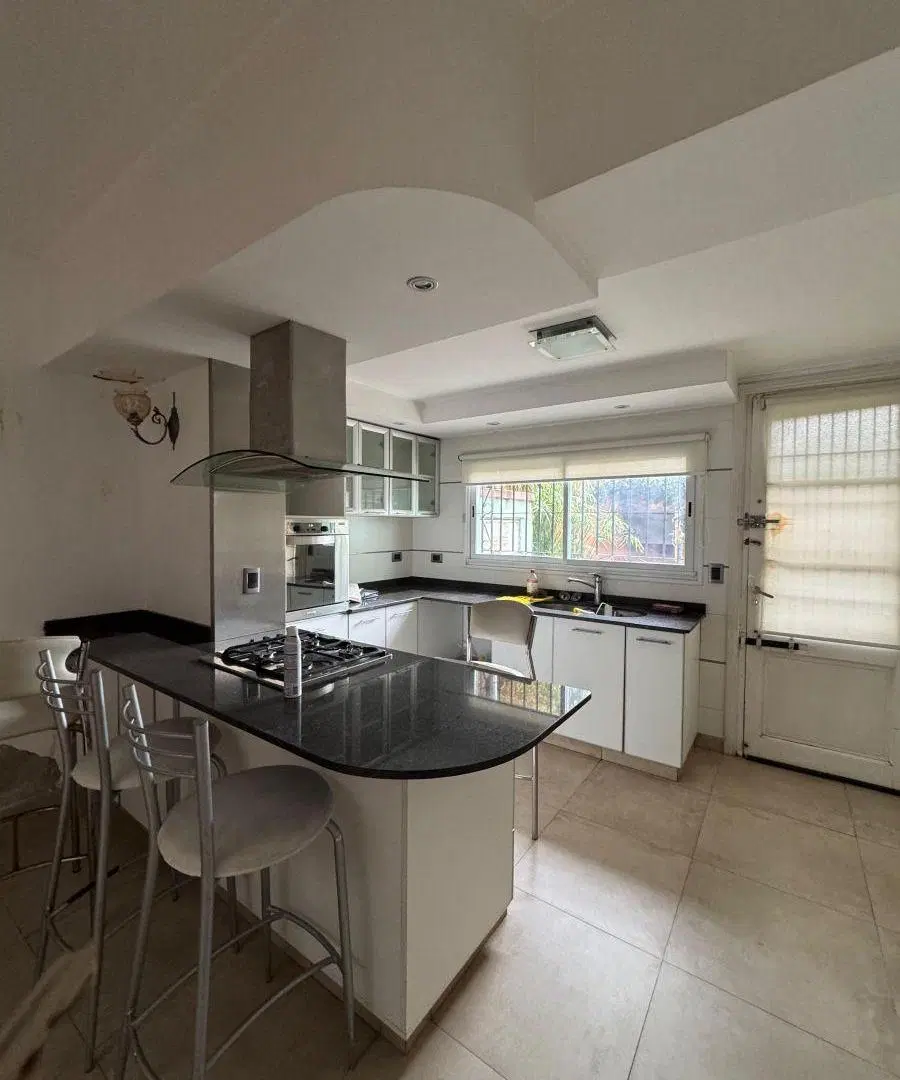 Casa para uso comercial zona Guemes 2