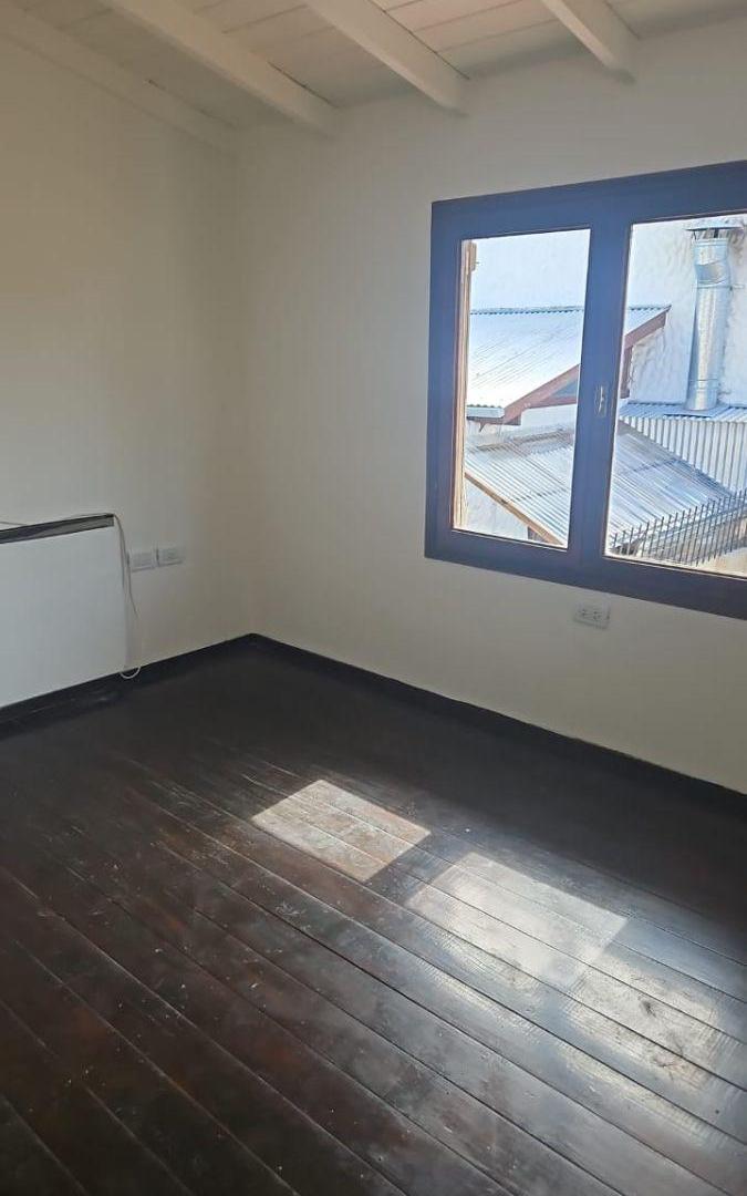 Foto de PH 3 AMB + GGE + PATIO ZONA ARANA Y GOIRI Y JUANA MANSO U$S 80.000, imagen 1